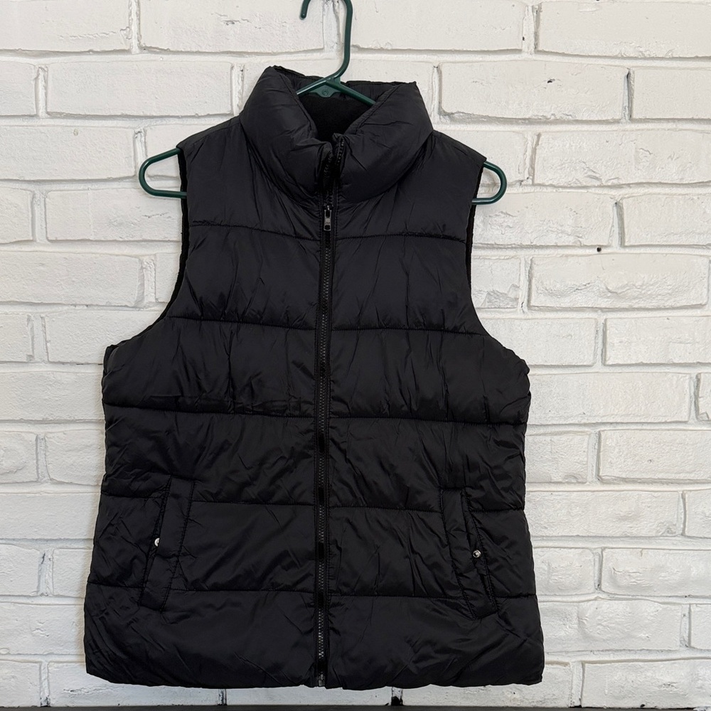 Women's Old Navy Black Fleece Lined Puffer Vest